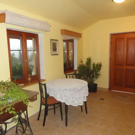 Apartment U Videmanu Ponikla